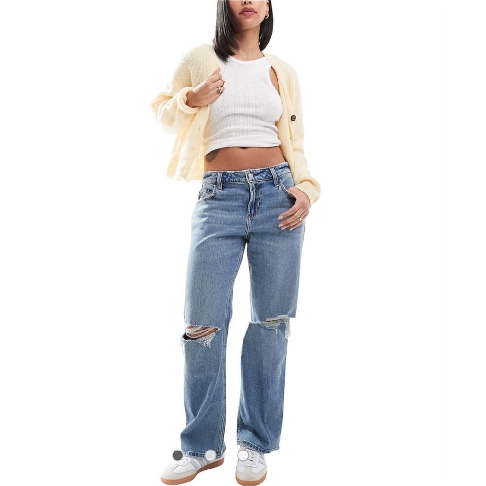 Hollister Low-Rise Relaxed Straight Leg Distressed Jeans Size 8L